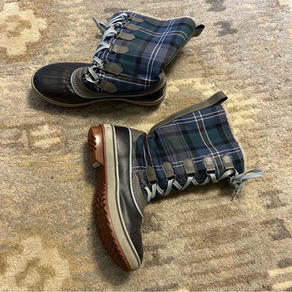 Women’s Sorel Blue Plaid Duck Boots Size 7.5 - Picture 2 of 7